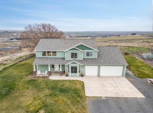 301 Summit Loop, Eltopia, WA 99330