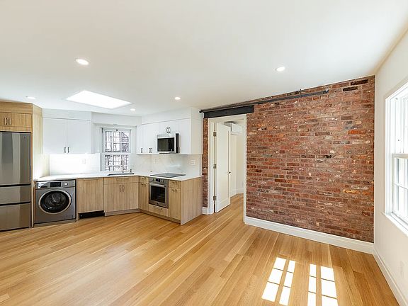 2nd image of 447 Avenue Of The Americas #4