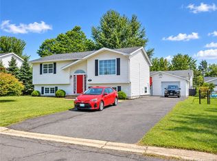 41 Craig St, Oromocto, NB E2V 2R4