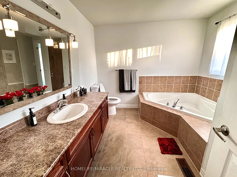 56 Baycliffe Dr #MAIN — Photo 7