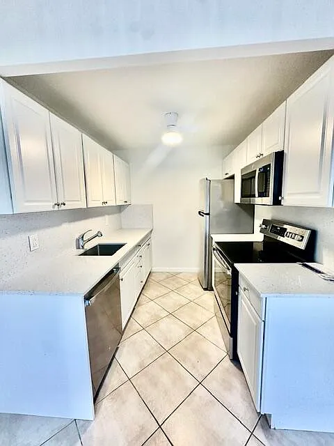 2 bed, 1.5 bath, 880 sqft, $1,799 — Photo 1