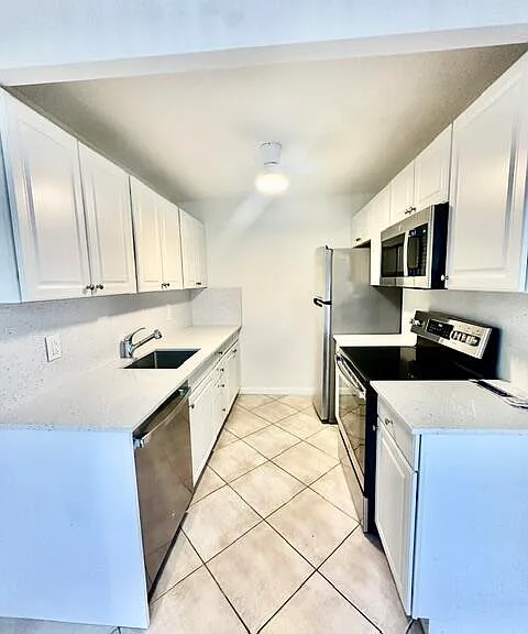 1047 Exeter Dr #C — Photo 1