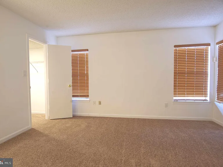 1007 Fallcrest Ct #4-104 — Photo 7