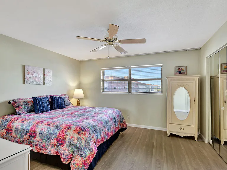 100 Shore Ct #210 — Photo 22