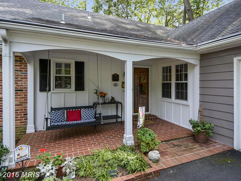 2nd image of 3723 Camelot Dr