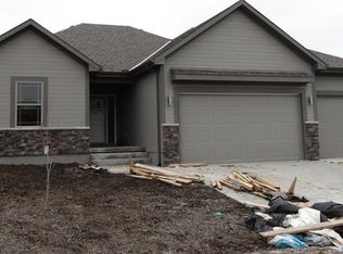 1007 NW Crestwood Dr, Grain Valley, MO 64029