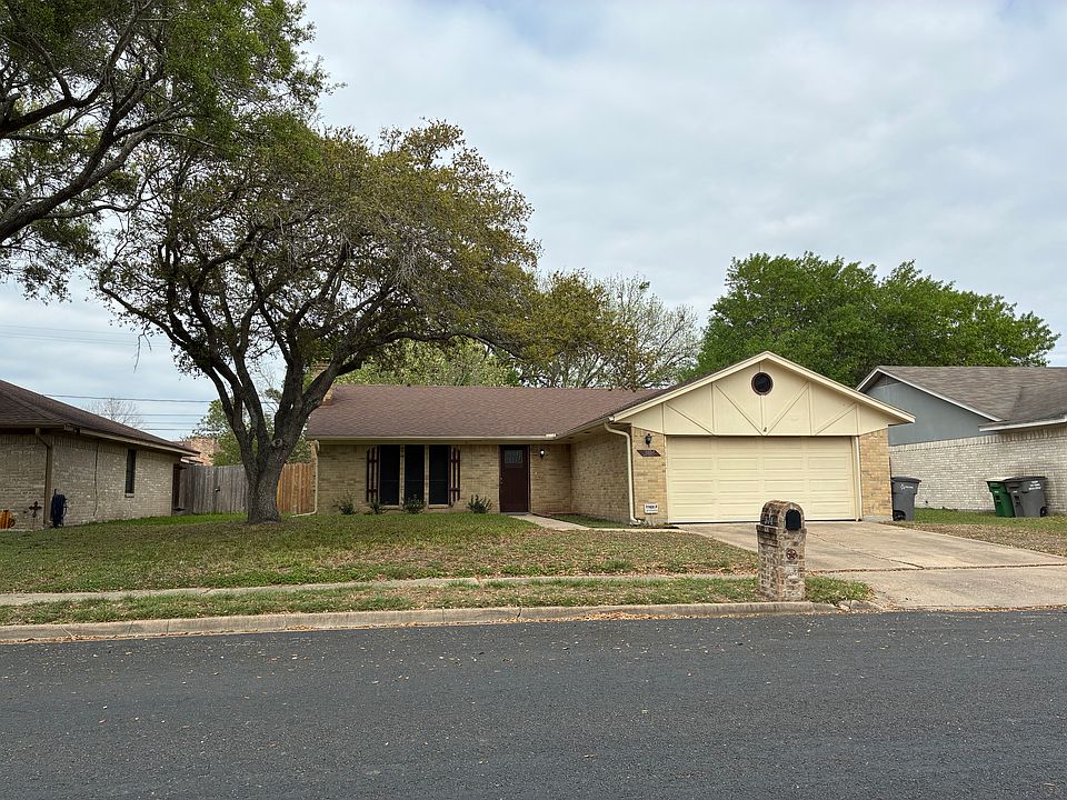 1st image of 304 Fleetwood Dr