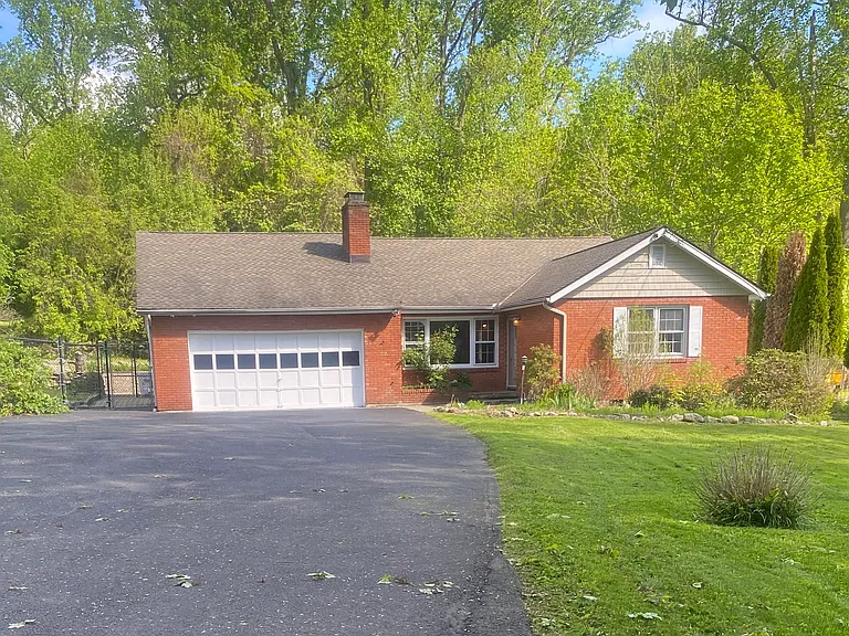 94 Baldwin Ln — Photo 1