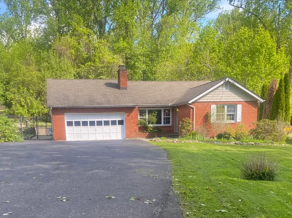 94 Baldwin Ln, Mahopac, NY 10541