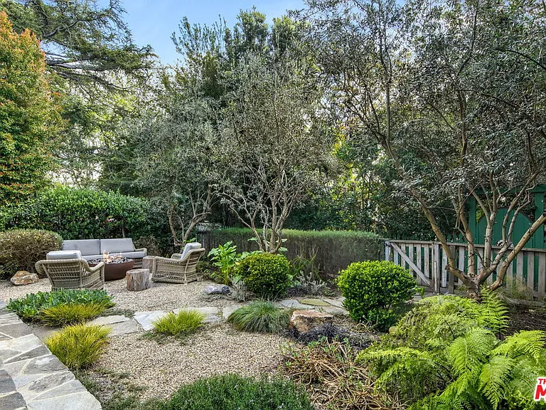 821 Nowita Pl — Photo 3