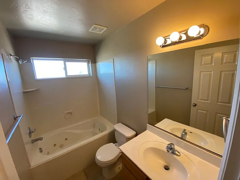 433 W 2100 N — Photo 13