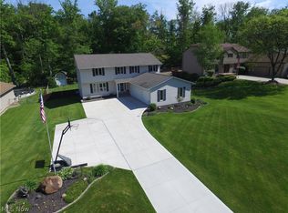 9556 Ledge Acres Dr, Macedonia, OH 44056