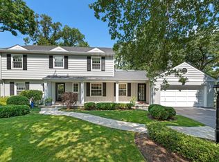 520 Linden Ave, Lake Forest, IL 60045