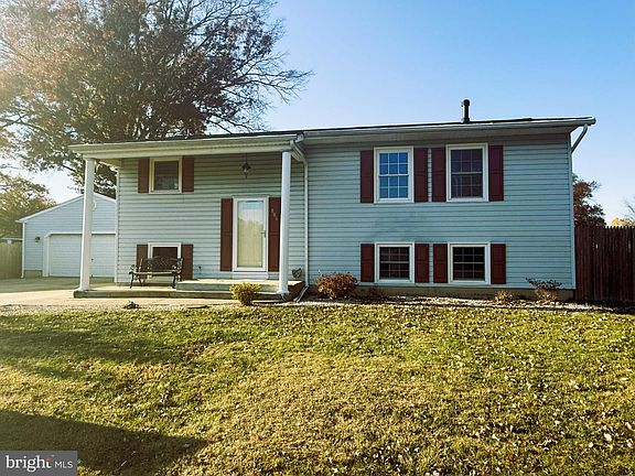 2nd image of 886 Broadfield Dr