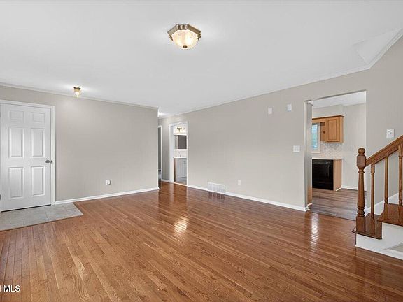 5th image of 12 Winifred Drive