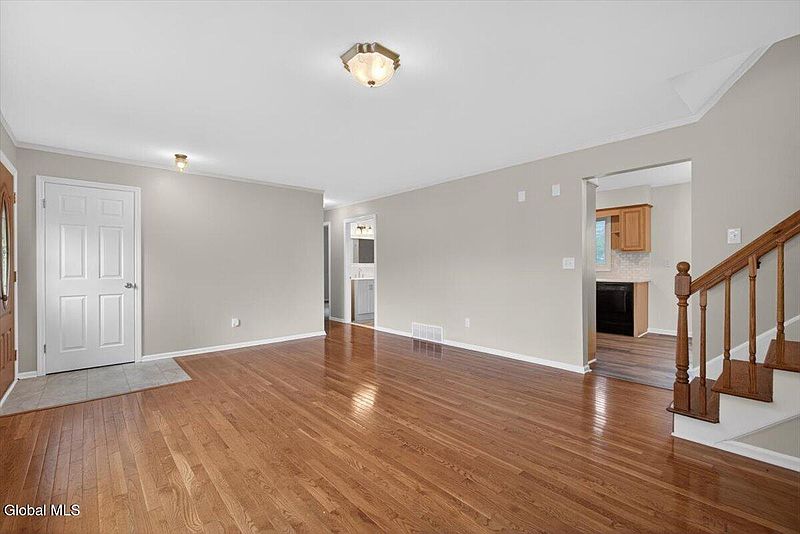 5th image of 12 Winifred Drive