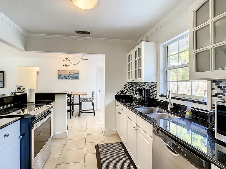 2437 Arapaho St — Photo 24