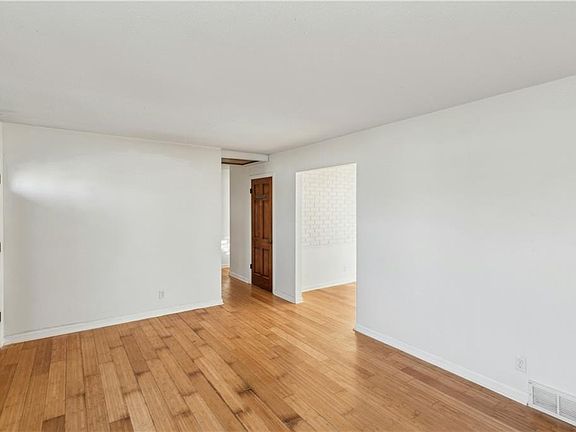 4th image of 892 NW South Shore Dr