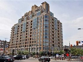 438 Richmond St W