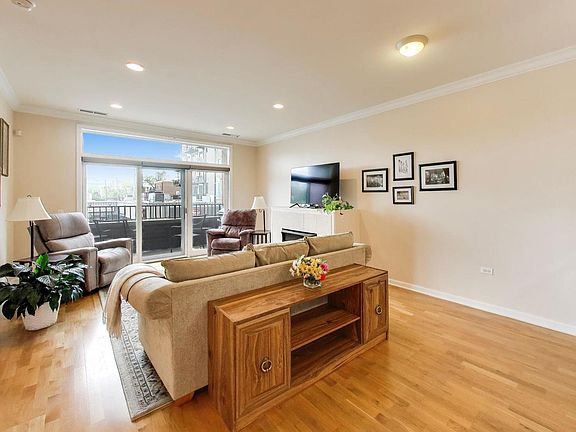 3rd image of 2472 W Foster Ave APT 203