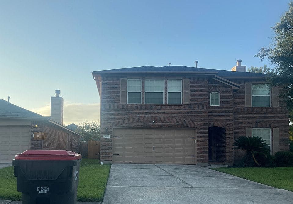 2nd image of 2323 Cobbdale Ln