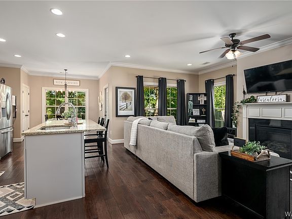 5th image of 2028 Waterford Cir