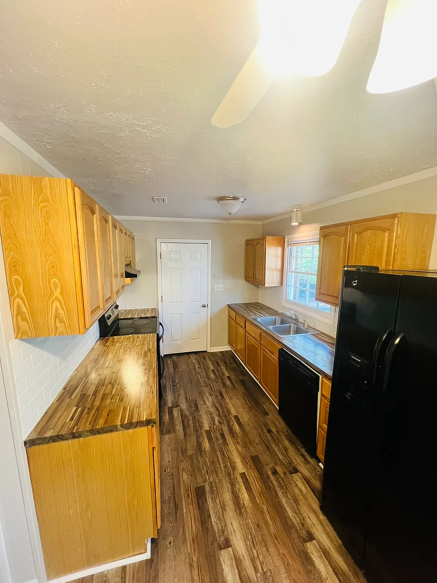 Building Photo - 410 Gwaltney Dr