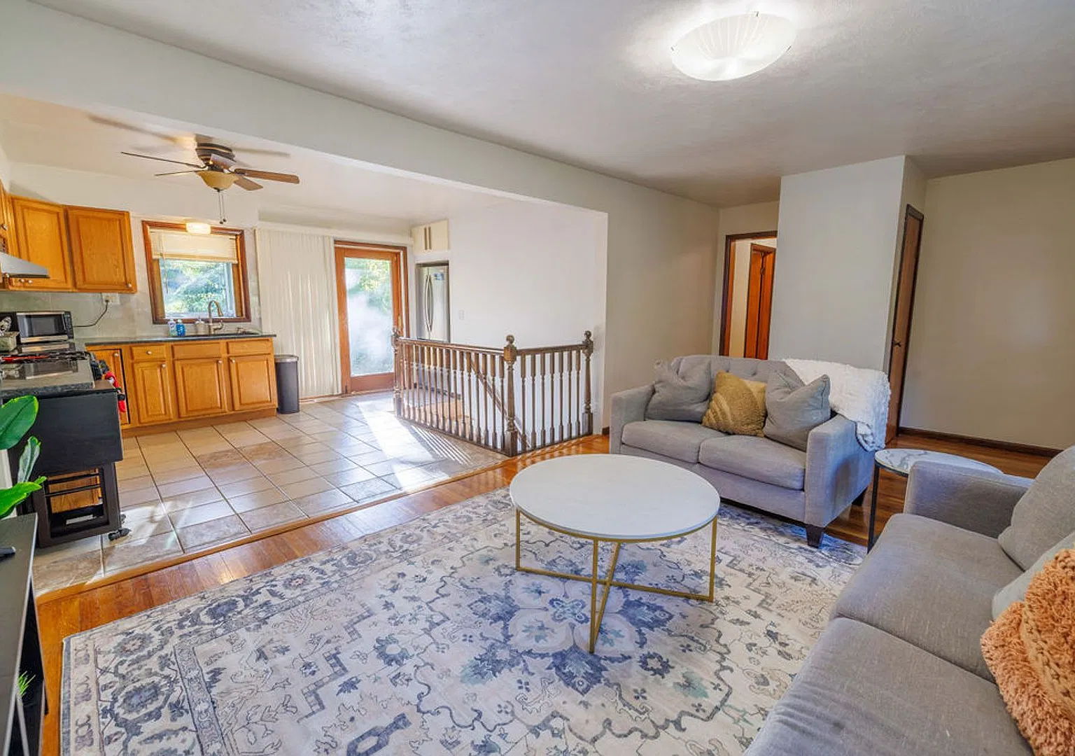 Fully furnished 4BR-2BA on 8th St — Photo 3