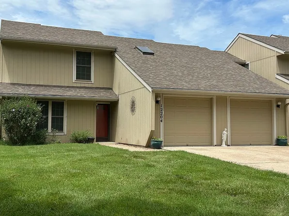 12204 Charlotte St, Kansas City, MO 64146