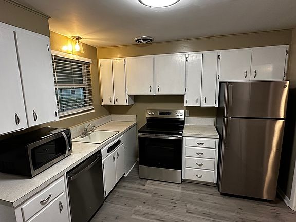 4th image of 316 W 61st St