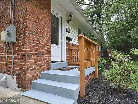 3rd image of 10213 Stratford Ave