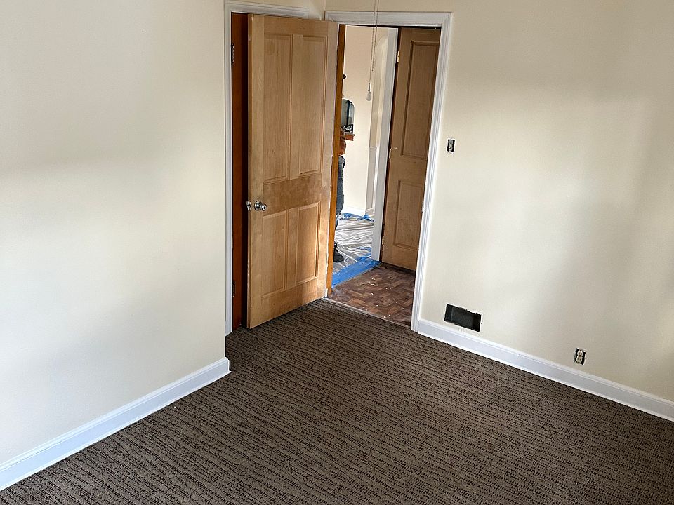 Outer bedroom