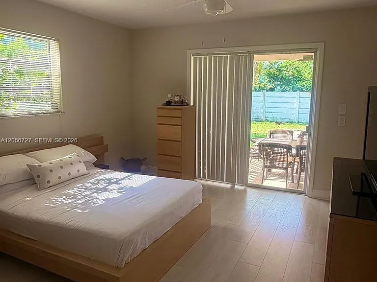6790 SW 10th Ct — Photo 8