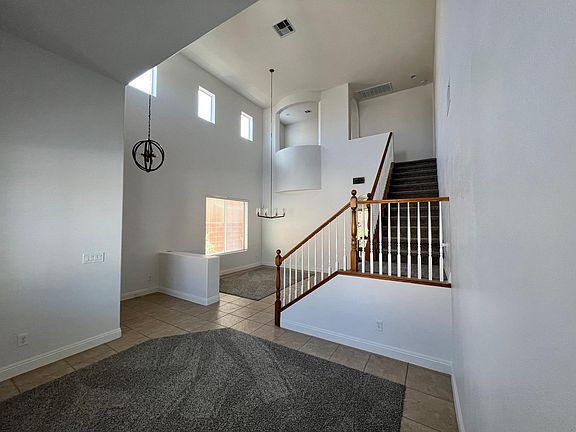 4th image of 561 Tecate Valley St