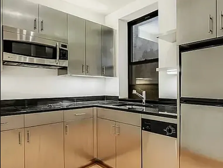 715 Madison Ave #5R — Photo 3