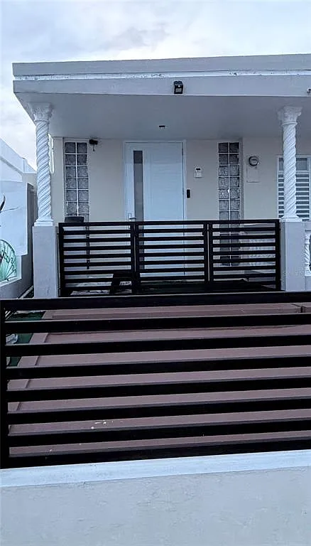1 bed, 1.0 bath, 300 sqft, $750 — Photo 1