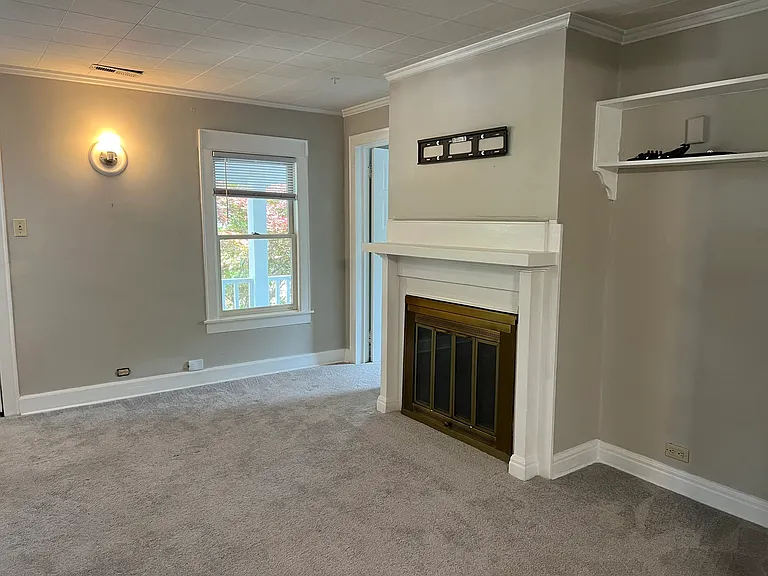 520 1/2 E Franklin St #UPSTAIRS — Photo 12
