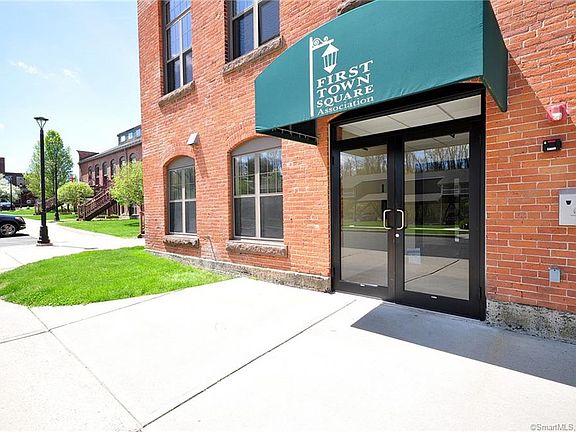4th image of 33 Mechanic St Unit 212