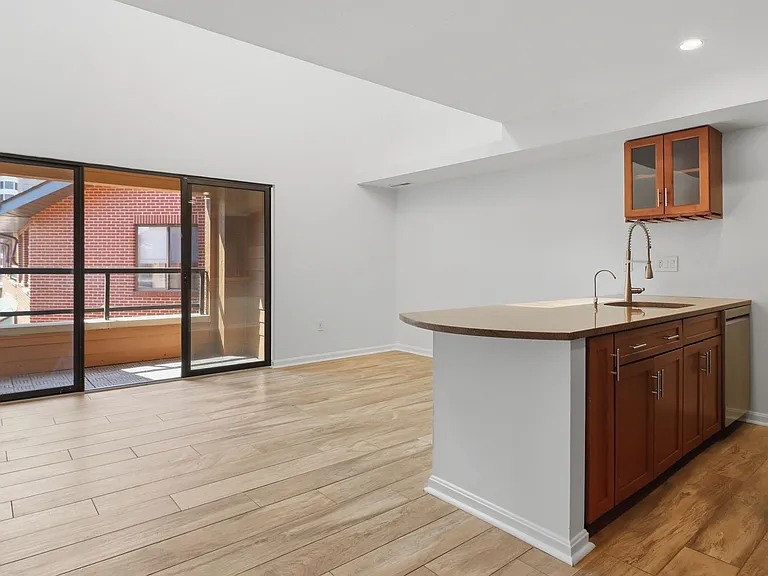 1029 N Stuart St #705 — Photo 3