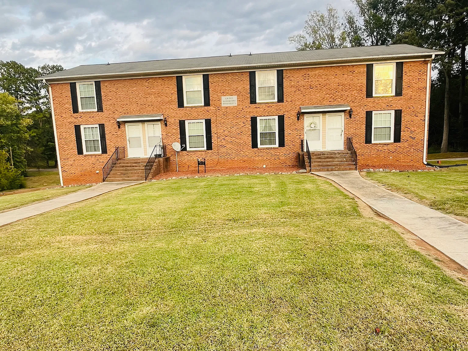2 bed, 1.5 bath, 1100 sqft, $1,100 — Photo 1