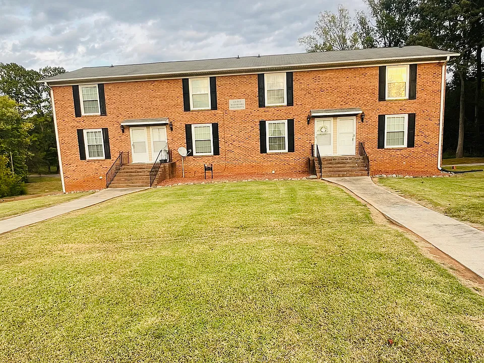 193 Hemlock Ln