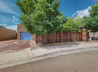 7240 Vuelta De La Luz, Santa Fe, NM 87507