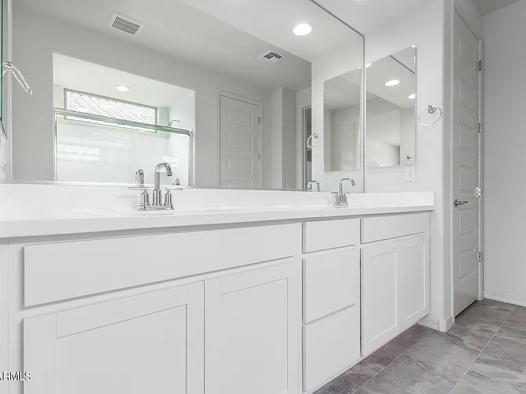 8529 S 67th Dr — Photo 23