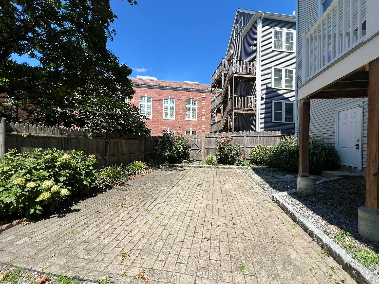 3 bed, 1.5 bath, 1200 sqft, $3,600 — Photo 2