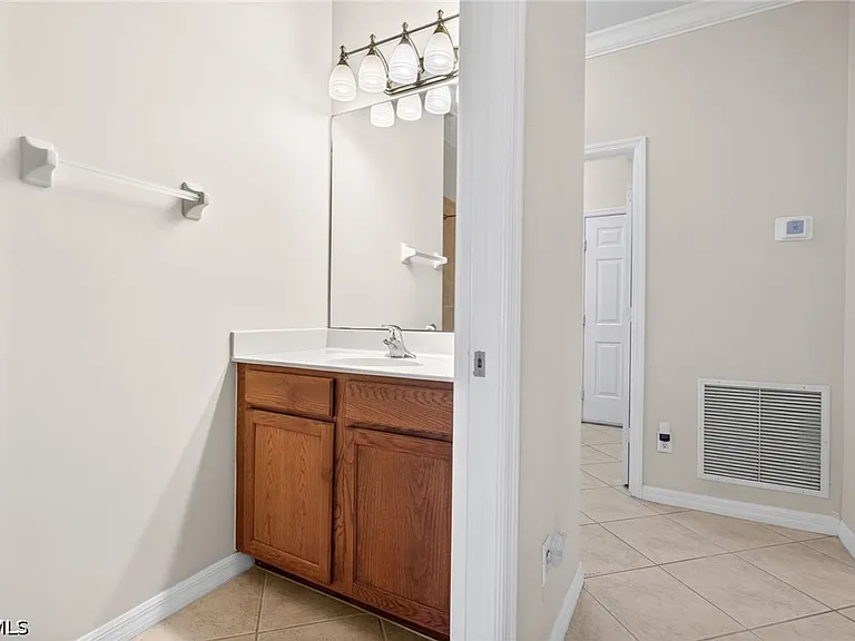 8369 Sumner Ave — Photo 24