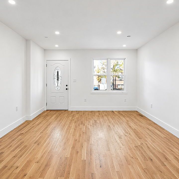 2nd image of 1116 Blake Ave