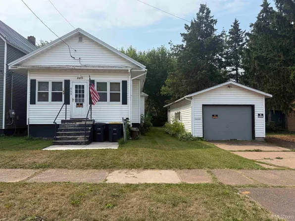 609 Sutherland St, Ironwood, MI 49938