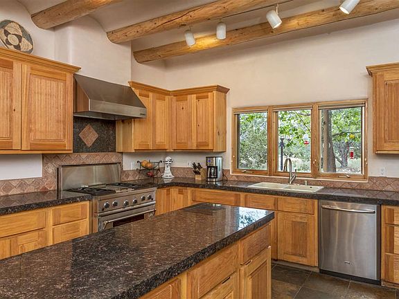 5th image of 5 Gwendolyn Ct