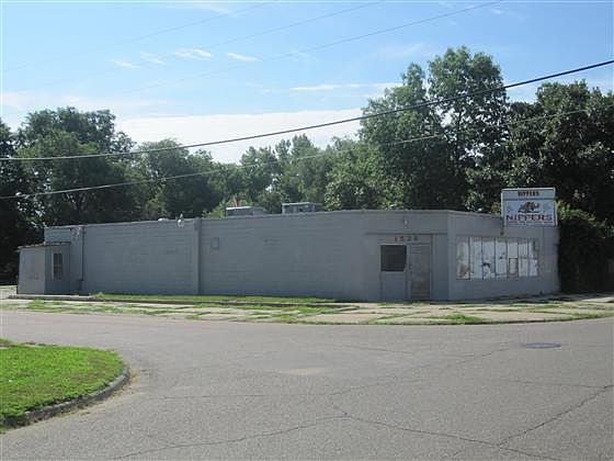 1st image of 1528 Center St