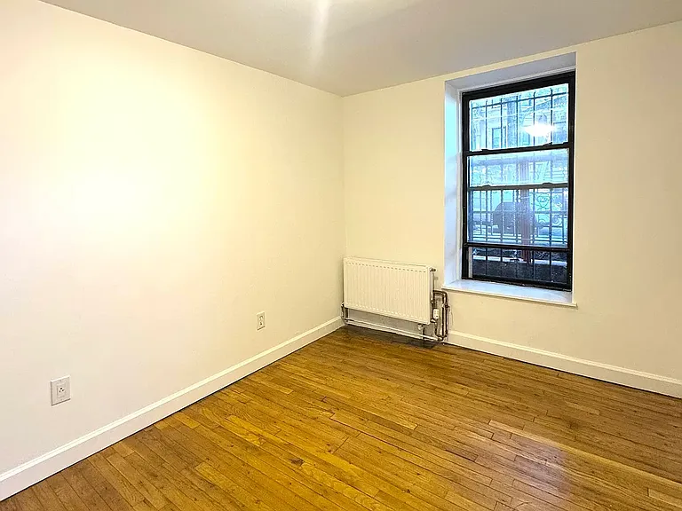 85 6th Ave #C — Photo 14